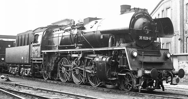 Steam Locomotive BR 35.10 Digital with Sound<br /><a href='images/pictures/Roco/62176.jpg' target='_blank'>Full size image</a>